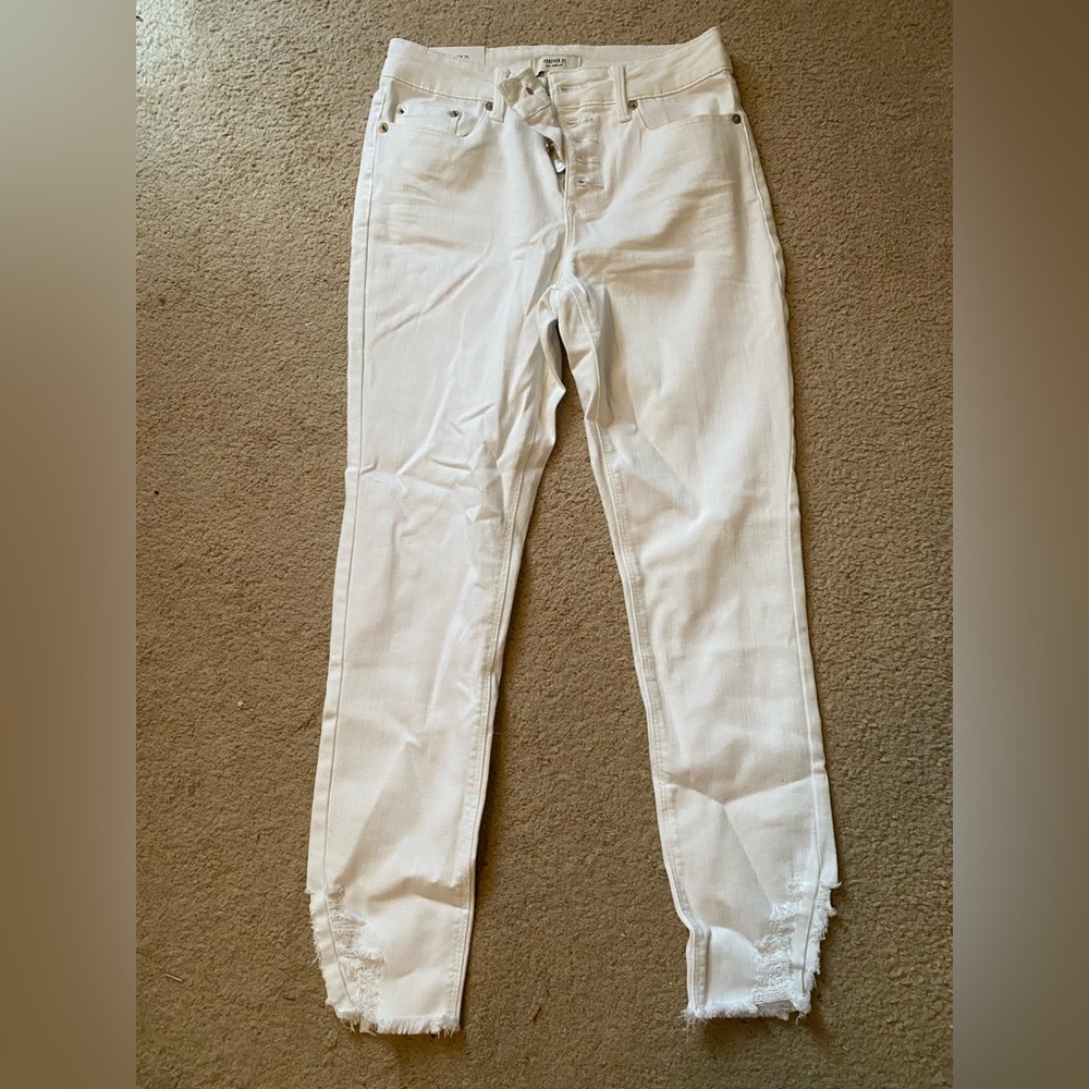 Brand new white jeans for sale! Never worn!